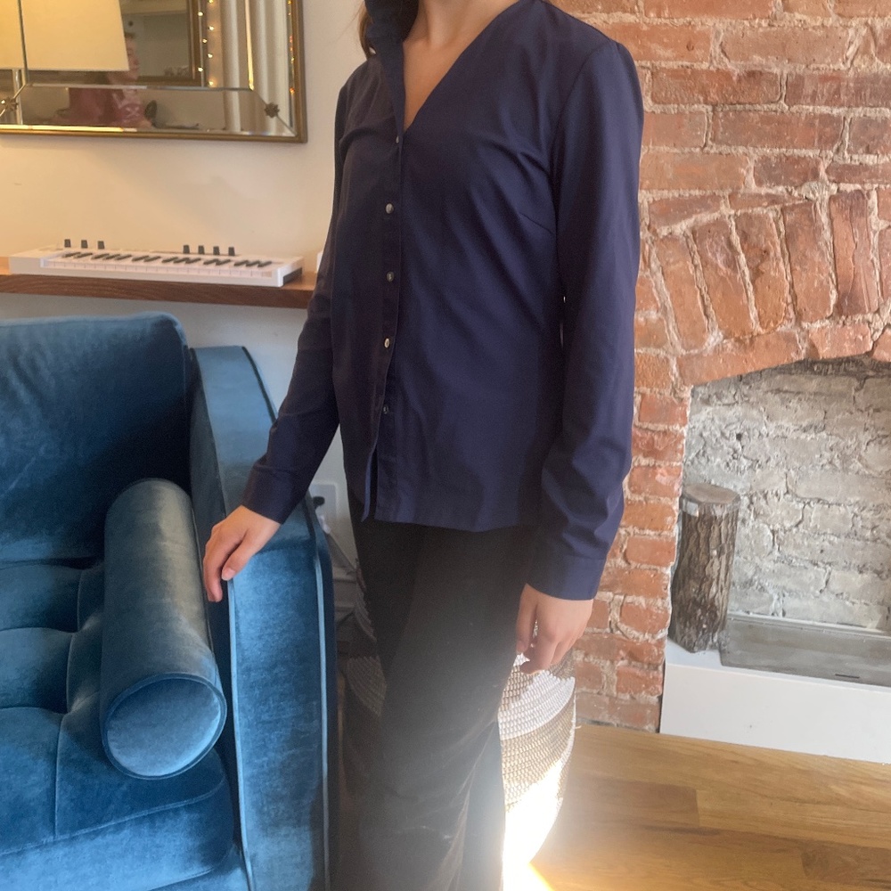 A blue bottom linen  up top